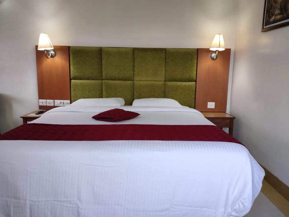 Hotel Western Gatz テーニ エクステリア 写真