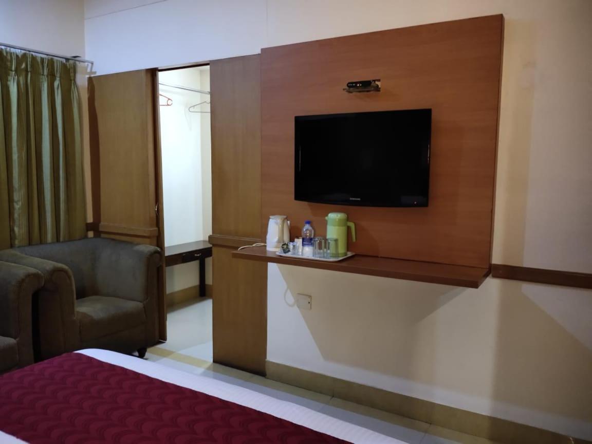 Hotel Western Gatz テーニ エクステリア 写真