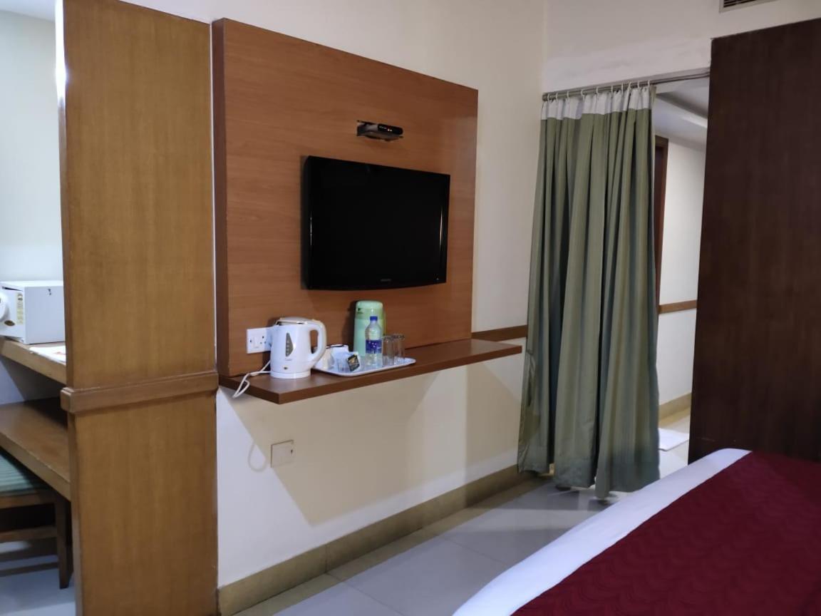 Hotel Western Gatz テーニ エクステリア 写真